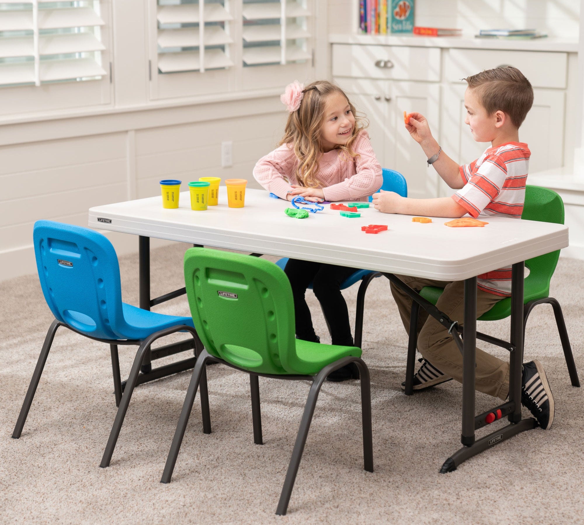 Altura ajustable: el secreto de las mesas plegables más versátiles de Lifetime - Lifetime