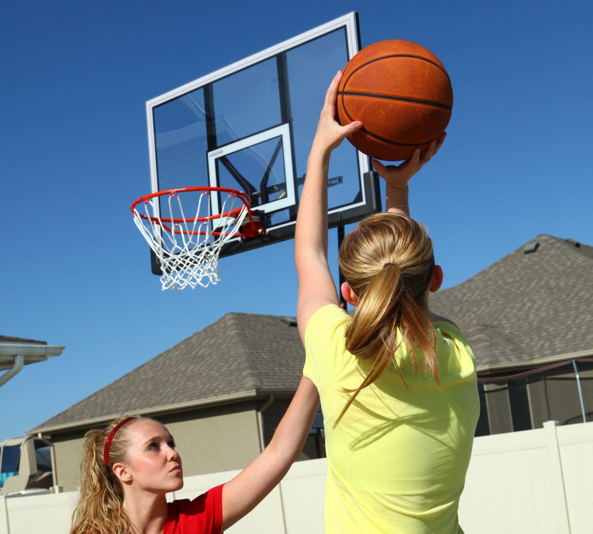 Cuánto espacio necesitas en casa para instalar una canasta de baloncesto - Lifetime