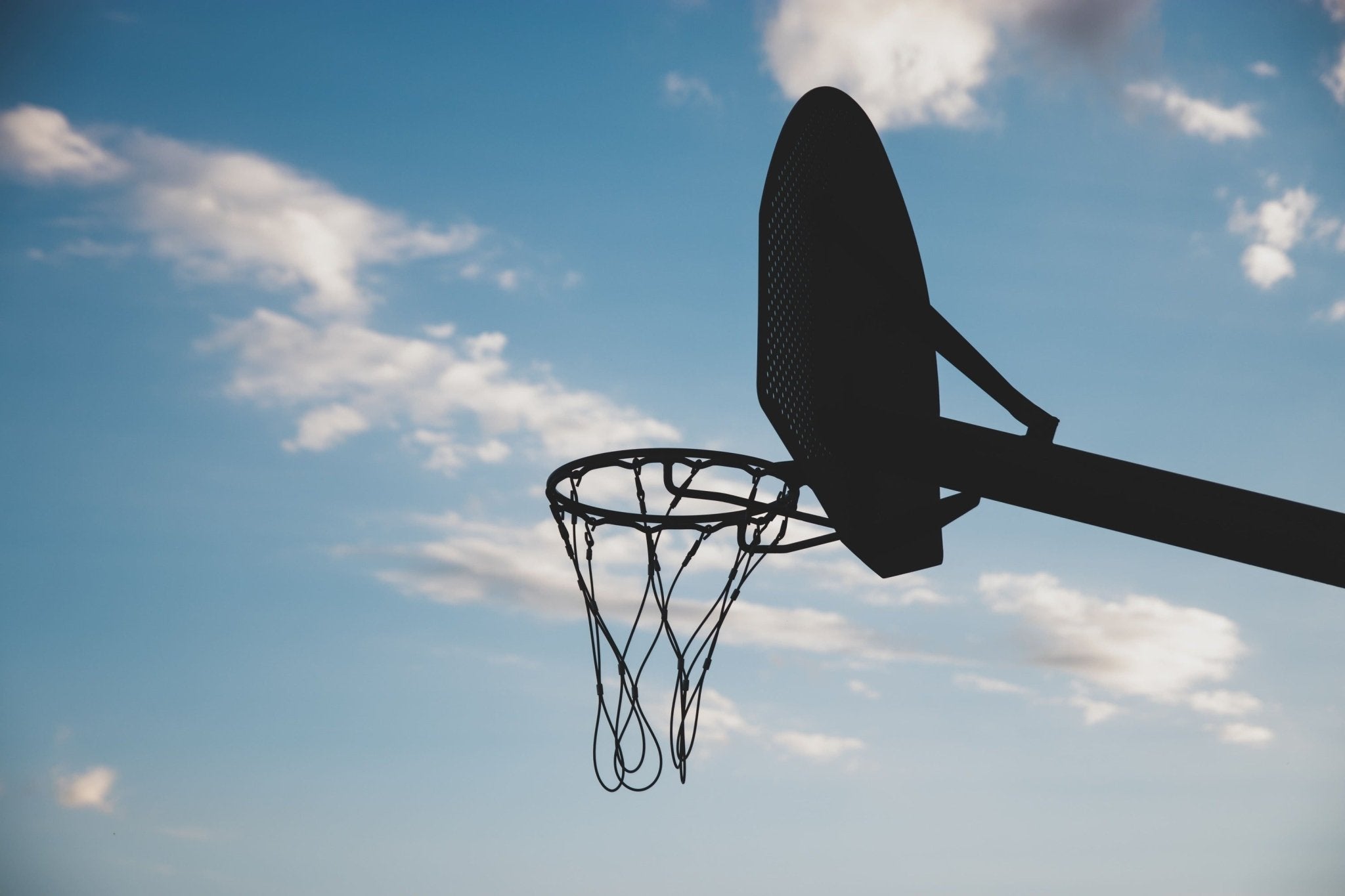 Cuál es la altura de la canasta de basquetbol?
