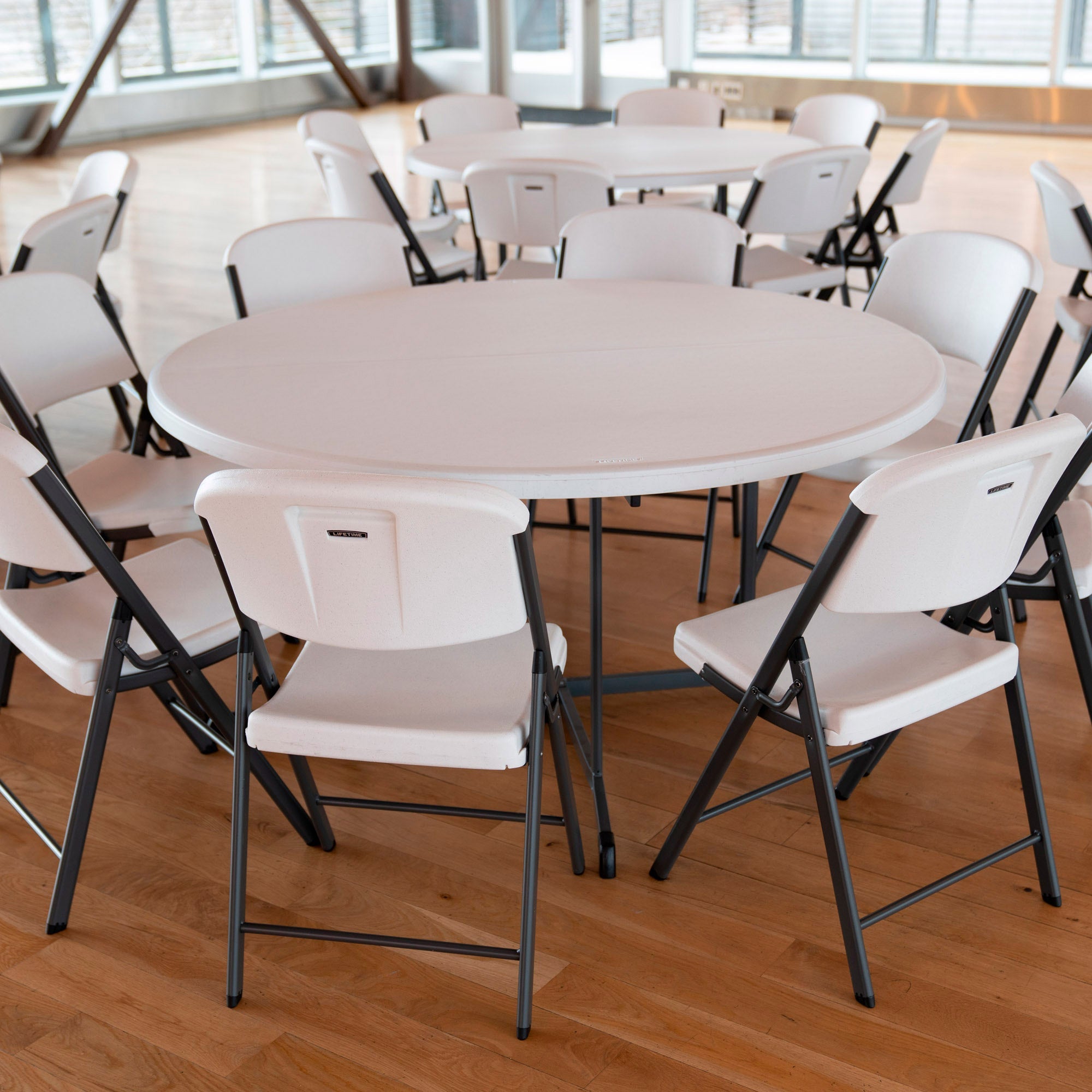 Pack mesa redonda plegable Ø152 cm + 8 sillas plegables color blanco - Lifetime